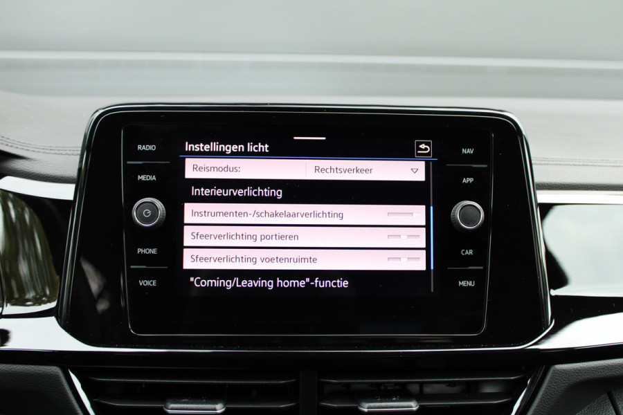 Volkswagen T-Roc 1.5 TSI R-Line | PANO | STOEL&STUUR VERW | IQ LIGHT | BLACK STYLE | ACC | ELEK ACHTERKLEP | Volkswagen T-Roc 1.5 TSI R-Line | PANO | STOEL&STUUR VERW | IQ LIGHT | BLACK STYLE | ACC | ELEK ACHTERKLEP |