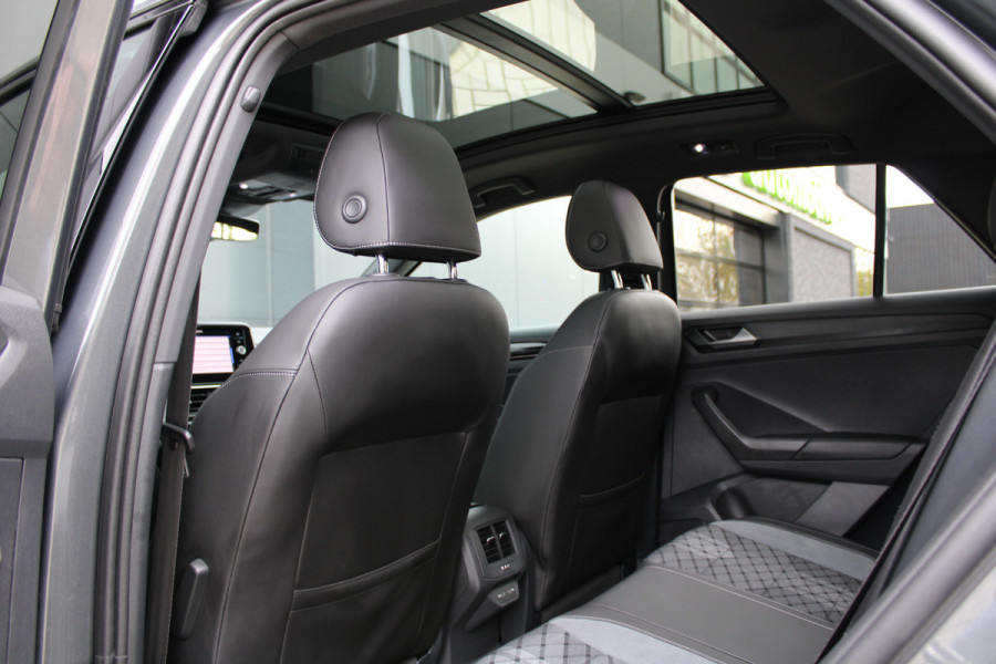Volkswagen T-Roc 1.5 TSI R-Line | PANO | STOEL&STUUR VERW | IQ LIGHT | BLACK STYLE | ACC | ELEK ACHTERKLEP | Volkswagen T-Roc 1.5 TSI R-Line | PANO | STOEL&STUUR VERW | IQ LIGHT | BLACK STYLE | ACC | ELEK ACHTERKLEP |