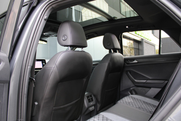 Volkswagen T-Roc 1.5 TSI R-Line | PANO | STOEL&STUUR VERW | IQ LIGHT | BLACK STYLE | ACC | ELEK ACHTERKLEP | Volkswagen T-Roc 1.5 TSI R-Line | PANO | STOEL&STUUR VERW | IQ LIGHT | BLACK STYLE | ACC | ELEK ACHTERKLEP |