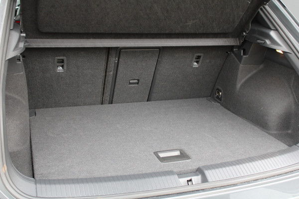 Volkswagen T-Roc 1.5 TSI R-Line | PANO | STOEL&STUUR VERW | IQ LIGHT | BLACK STYLE | ACC | ELEK ACHTERKLEP | Volkswagen T-Roc 1.5 TSI R-Line | PANO | STOEL&STUUR VERW | IQ LIGHT | BLACK STYLE | ACC | ELEK ACHTERKLEP |