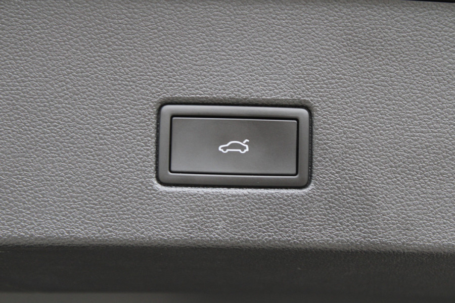 Volkswagen T-Roc 1.5 TSI R-Line | PANO | STOEL&STUUR VERW | IQ LIGHT | BLACK STYLE | ACC | ELEK ACHTERKLEP | Volkswagen T-Roc 1.5 TSI R-Line | PANO | STOEL&STUUR VERW | IQ LIGHT | BLACK STYLE | ACC | ELEK ACHTERKLEP |