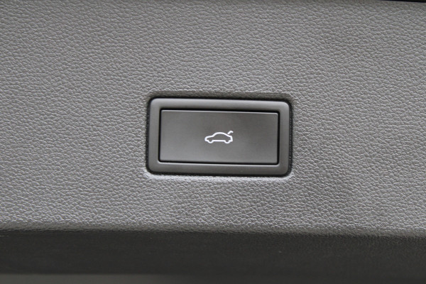 Volkswagen T-Roc 1.5 TSI R-Line | PANO | STOEL&STUUR VERW | IQ LIGHT | BLACK STYLE | ACC | ELEK ACHTERKLEP | Volkswagen T-Roc 1.5 TSI R-Line | PANO | STOEL&STUUR VERW | IQ LIGHT | BLACK STYLE | ACC | ELEK ACHTERKLEP |