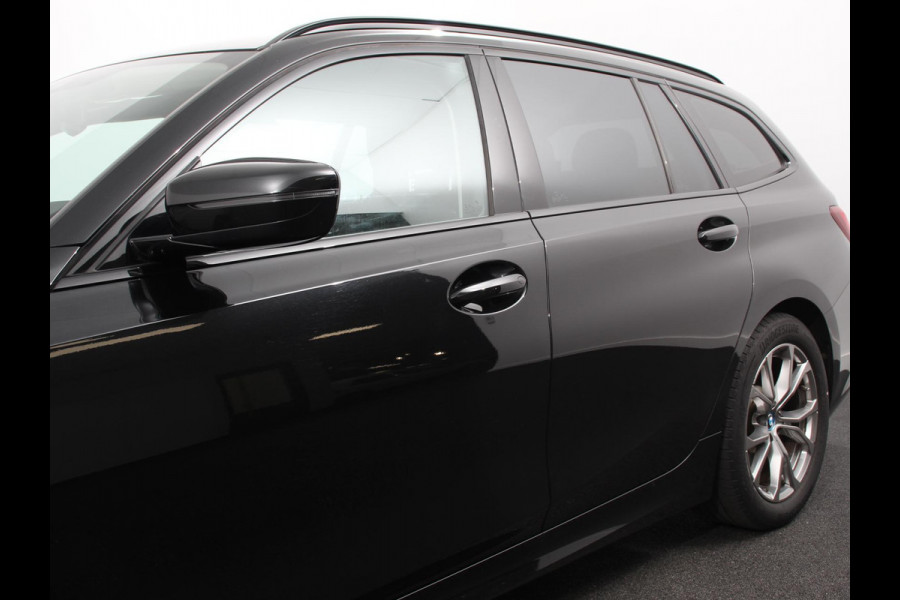 BMW 3 Serie Touring 330e Touring Sportline PHEV AUT | Climate control | Adaptieve cruise control | Parkeersensoren | Navigatie | Sfeerverlichting | Stuur + stoelverwarming | Apple Carplay/ Android Auto