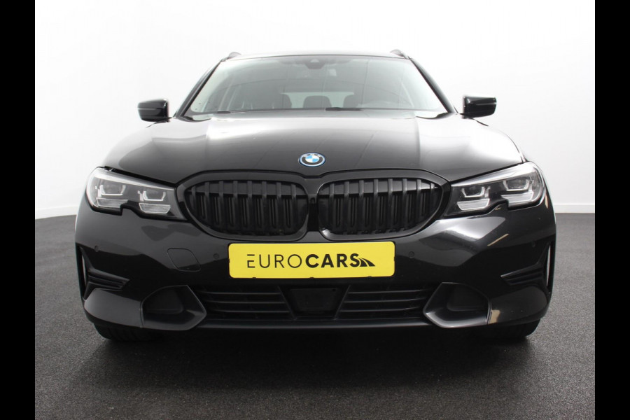 BMW 3 Serie Touring 330e Touring Sportline PHEV AUT | Climate control | Adaptieve cruise control | Parkeersensoren | Navigatie | Sfeerverlichting | Stuur + stoelverwarming | Apple Carplay/ Android Auto