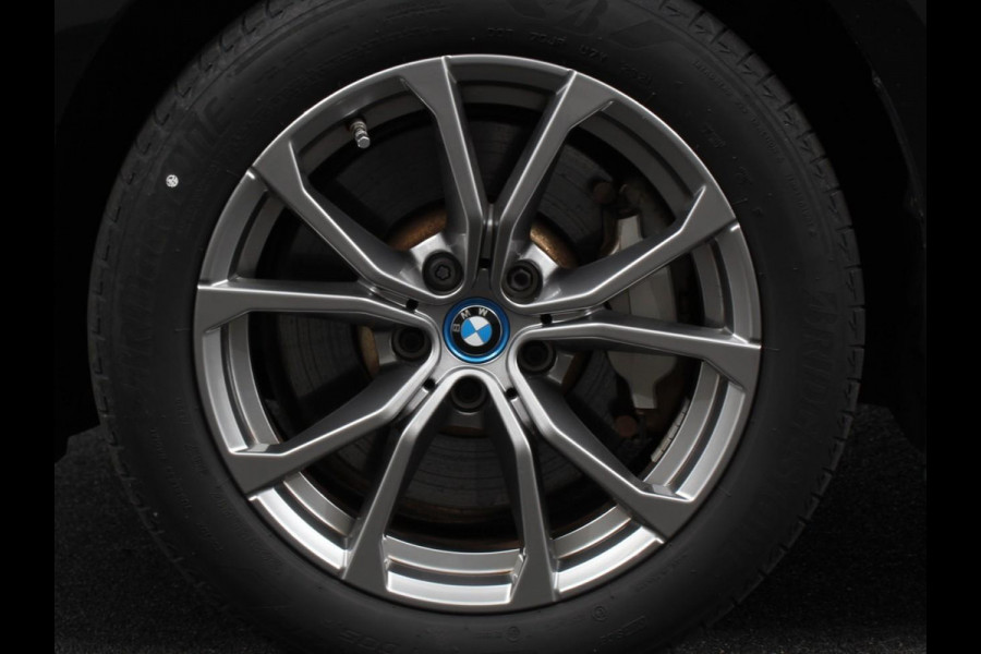 BMW 3 Serie Touring 330e Touring Sportline PHEV AUT | Climate control | Adaptieve cruise control | Parkeersensoren | Navigatie | Sfeerverlichting | Stuur + stoelverwarming | Apple Carplay/ Android Auto