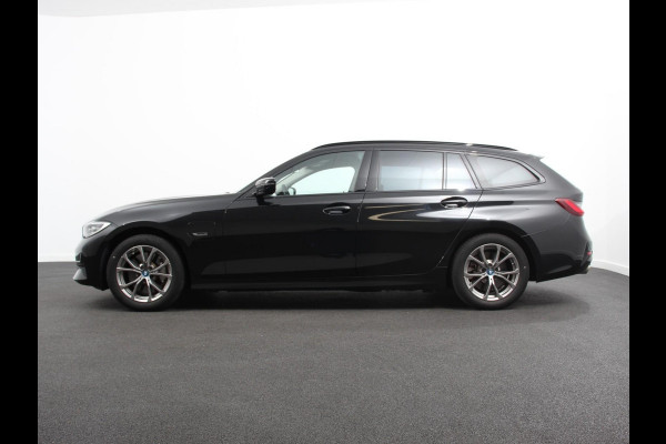 BMW 3 Serie Touring 330e Touring Sportline PHEV AUT | Climate control | Adaptieve cruise control | Parkeersensoren | Navigatie | Sfeerverlichting | Stuur + stoelverwarming | Apple Carplay/ Android Auto