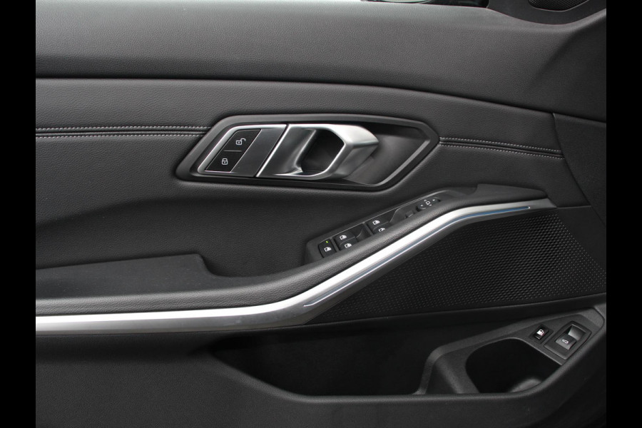 BMW 3 Serie Touring 330e Touring Sportline PHEV AUT | Climate control | Adaptieve cruise control | Parkeersensoren | Navigatie | Sfeerverlichting | Stuur + stoelverwarming | Apple Carplay/ Android Auto