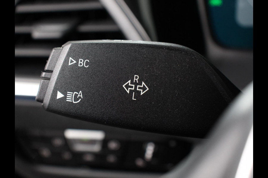 BMW 3 Serie Touring 330e Touring Sportline PHEV AUT | Climate control | Adaptieve cruise control | Parkeersensoren | Navigatie | Sfeerverlichting | Stuur + stoelverwarming | Apple Carplay/ Android Auto