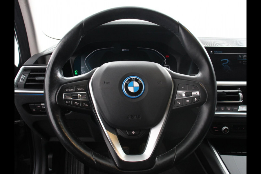 BMW 3 Serie Touring 330e Touring Sportline PHEV AUT | Climate control | Adaptieve cruise control | Parkeersensoren | Navigatie | Sfeerverlichting | Stuur + stoelverwarming | Apple Carplay/ Android Auto