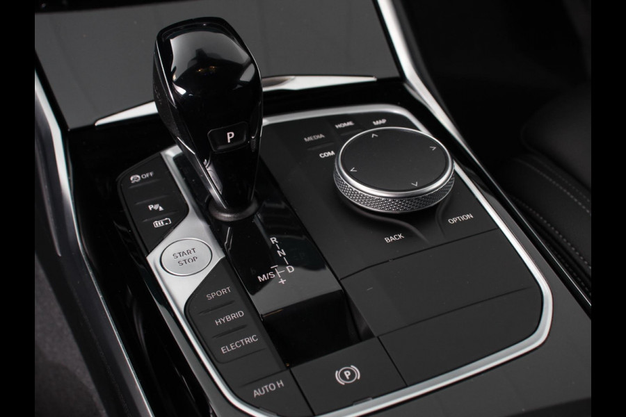 BMW 3 Serie Touring 330e Touring Sportline PHEV AUT | Climate control | Adaptieve cruise control | Parkeersensoren | Navigatie | Sfeerverlichting | Stuur + stoelverwarming | Apple Carplay/ Android Auto