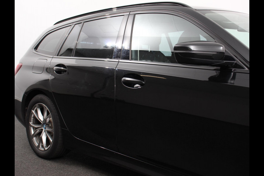 BMW 3 Serie Touring 330e Touring Sportline PHEV AUT | Climate control | Adaptieve cruise control | Parkeersensoren | Navigatie | Sfeerverlichting | Stuur + stoelverwarming | Apple Carplay/ Android Auto