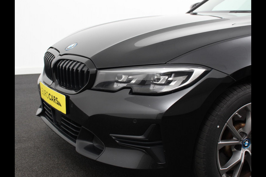 BMW 3 Serie Touring 330e Touring Sportline PHEV AUT | Climate control | Adaptieve cruise control | Parkeersensoren | Navigatie | Sfeerverlichting | Stuur + stoelverwarming | Apple Carplay/ Android Auto
