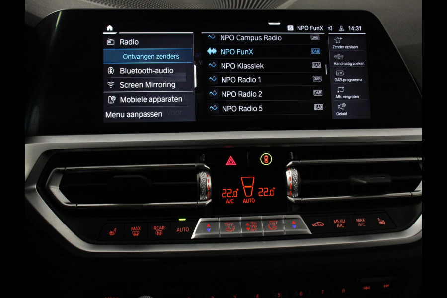 BMW 3 Serie Touring 330e Touring Sportline PHEV AUT | Climate control | Adaptieve cruise control | Parkeersensoren | Navigatie | Sfeerverlichting | Stuur + stoelverwarming | Apple Carplay/ Android Auto