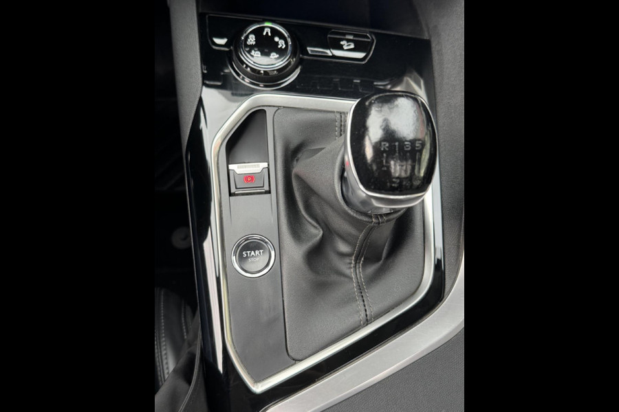 Peugeot 3008 1.2 PureTech Allure - Panorama dak I Navigatie I LED/Xenon I PDC /Camera I Airco I Sport velgen I Dealer onderhouden