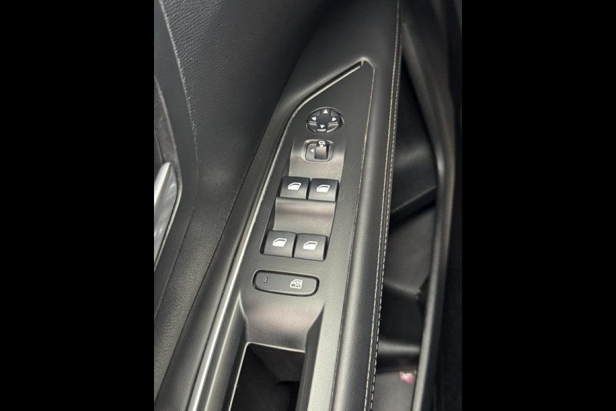 Peugeot 3008 1.2 PureTech Allure - Panorama dak I Navigatie I LED/Xenon I PDC /Camera I Airco I Sport velgen I Dealer onderhouden