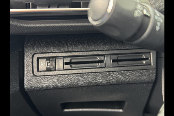 Peugeot 3008 1.2 PureTech Allure - Panorama dak I Navigatie I LED/Xenon I PDC /Camera I Airco I Sport velgen I Dealer onderhouden