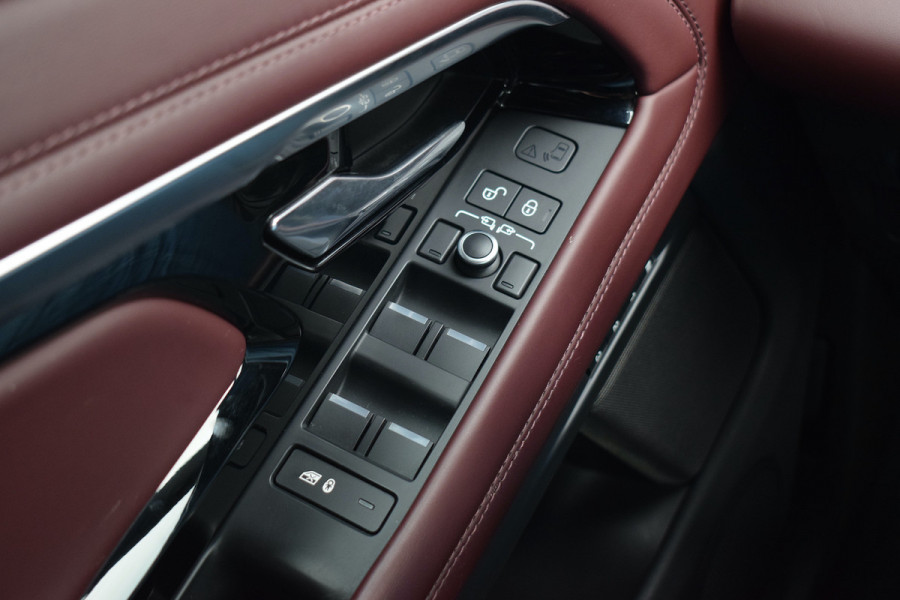 Land Rover Range Rover Evoque 2.0 P200 AWD R-Dynamic HSE | NAP | Meridian | Leer | Stuur- en Stoelverw.