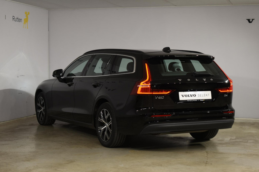 Volvo V60 B4 211PK Automaat Core / Navigatie / Achteruitrijcamera / Elektrische achterklep / LM Velgen / Elektr. Trekhaak / Parkeersensoren voor+achter