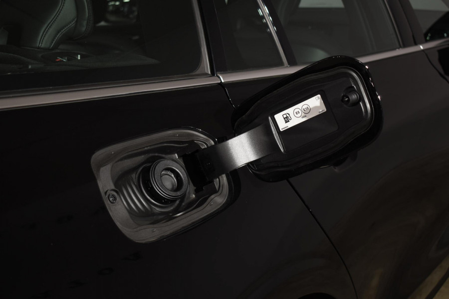 Volvo V60 B4 211PK Automaat Core / Navigatie / Achteruitrijcamera / Elektrische achterklep / LM Velgen / Elektr. Trekhaak / Parkeersensoren voor+achter