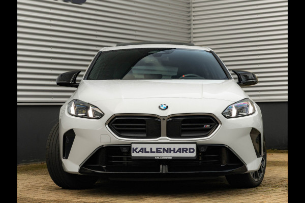 BMW 1-serie M135 xDrive - Pano - Trekhaak - Head-Up - Harman Kadon - Driving Ass