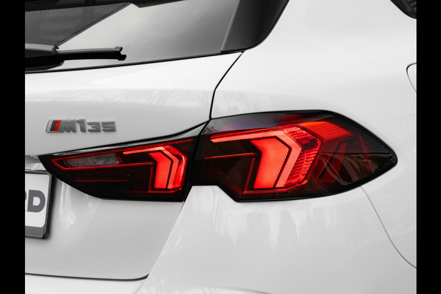 BMW 1-serie M135 xDrive - Pano - Trekhaak - Head-Up - Harman Kadon - Driving Ass