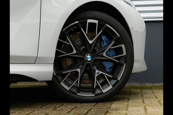 BMW 1-serie M135 xDrive - Pano - Trekhaak - Head-Up - Harman Kadon - Driving Ass