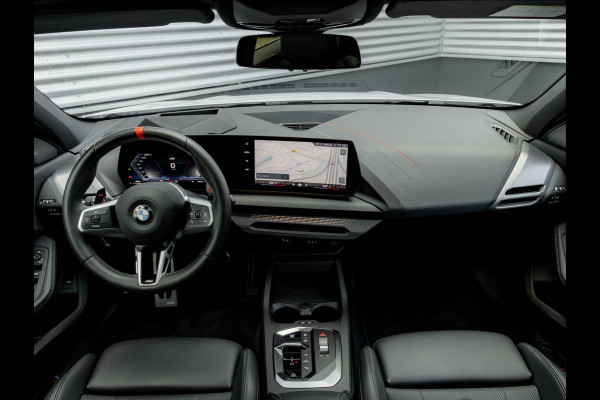 BMW 1-serie M135 xDrive - Pano - Trekhaak - Head-Up - Harman Kadon - Driving Ass