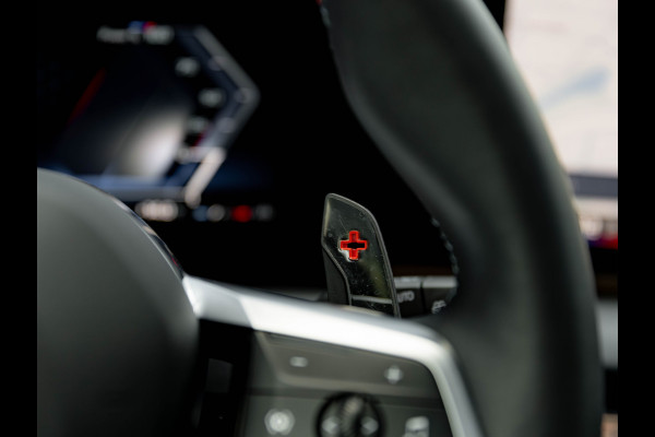 BMW 1-serie M135 xDrive - Pano - Trekhaak - Head-Up - Harman Kadon - Driving Ass