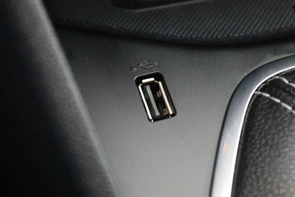 Ford Fiesta 1.0 EcoBoost Hybrid Titanium Climate, Cruise, Elektrisch Pakket, Apple Carplay, LED, DAB, Navigatie, PDC