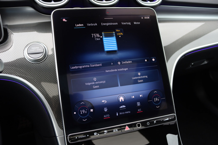 Mercedes-Benz C-Klasse Estate 300 e Star Edition AMG Line | Panoramadak | Memory | Camera | Trekhaak | High Perf. LED | Nightpakket | Sfeerverlichting Premium | Stoelverwarming | Dodehoekassistent |