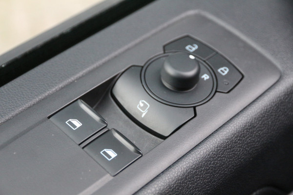 Ford Transit Custom 320 2.0 TDCI 136 | KAR-edition | L2H1 | LED | Camera | Navi | Clima..