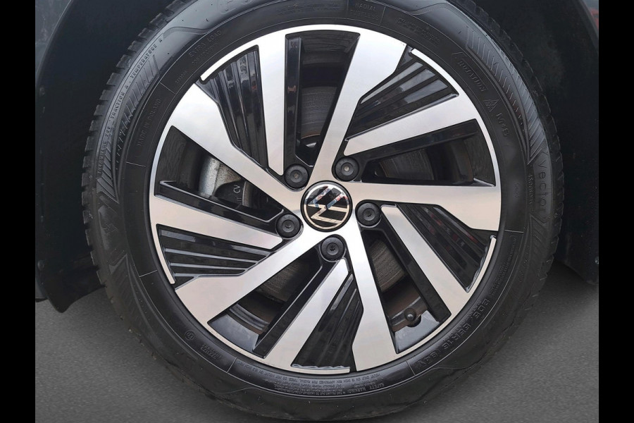 Volkswagen Golf 1.4 eHybrid Style | Blind Spot | ACC | DCC | Stoelen met geheugen functie | IQ Light |