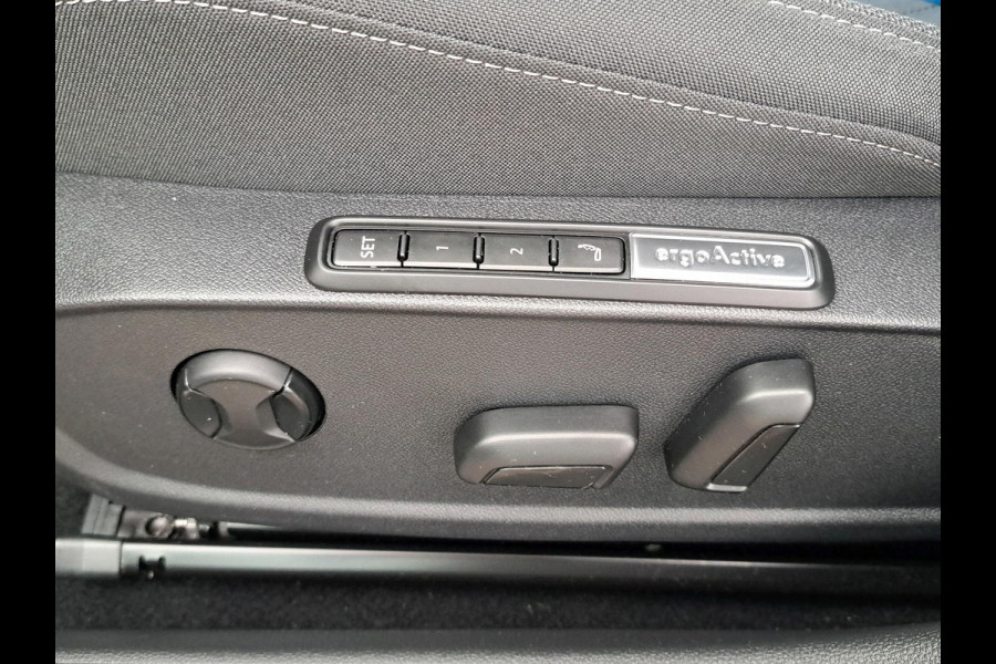 Volkswagen Golf 1.4 eHybrid Style | Blind Spot | ACC | DCC | Stoelen met geheugen functie | IQ Light |