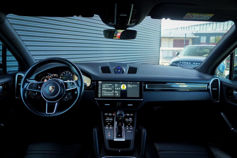 Porsche Cayenne 3.0 E-Hybrid / Pano / Massage / Trekhaak / Luchtvering / Rear Seat Entertainment