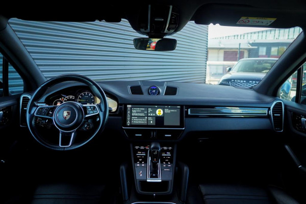 Porsche Cayenne 3.0 E-Hybrid / Pano / Massage / Trekhaak / Luchtvering / Rear Seat Entertainment