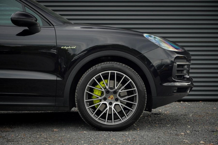 Porsche Cayenne 3.0 E-Hybrid / Pano / Massage / Trekhaak / Luchtvering / Rear Seat Entertainment