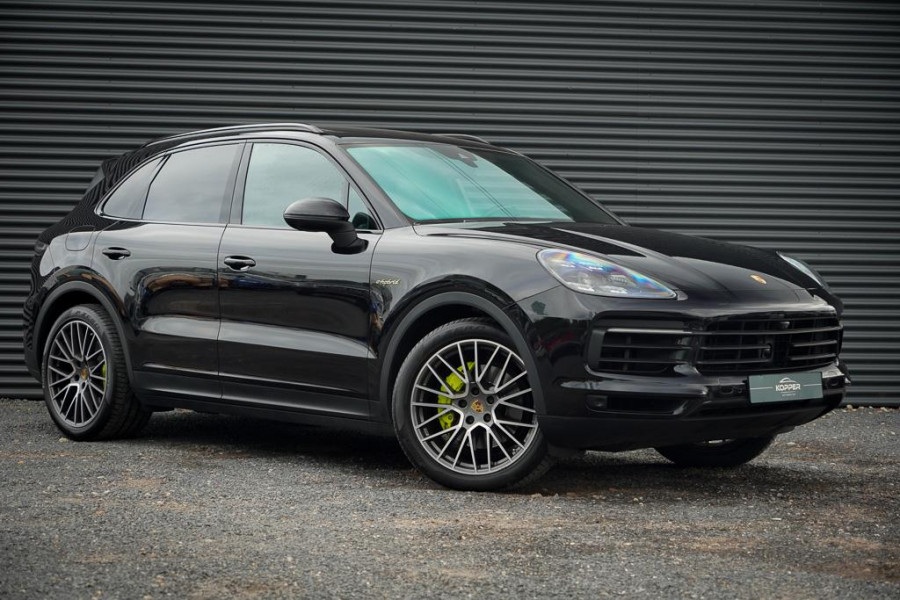 Porsche Cayenne 3.0 E-Hybrid / Pano / Massage / Trekhaak / Luchtvering / Rear Seat Entertainment