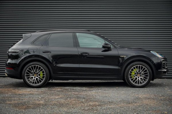 Porsche Cayenne 3.0 E-Hybrid / Pano / Massage / Trekhaak / Luchtvering / Rear Seat Entertainment