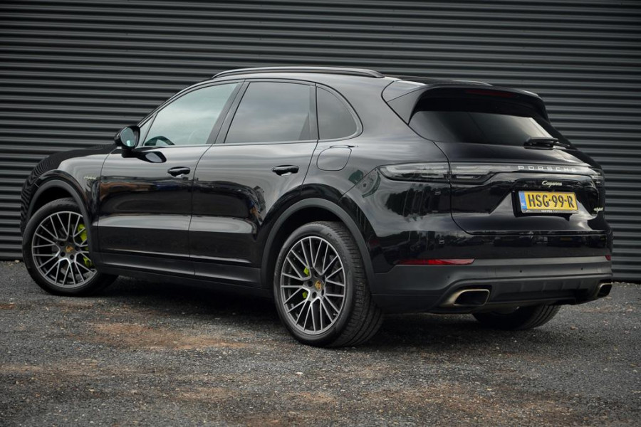 Porsche Cayenne 3.0 E-Hybrid / Pano / Massage / Trekhaak / Luchtvering / Rear Seat Entertainment