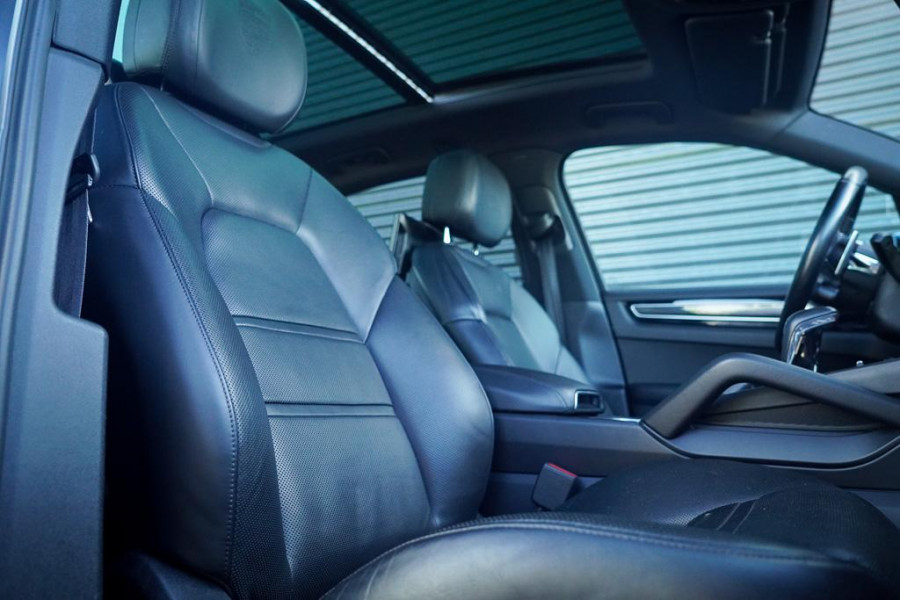 Porsche Cayenne 3.0 E-Hybrid / Pano / Massage / Trekhaak / Luchtvering / Rear Seat Entertainment