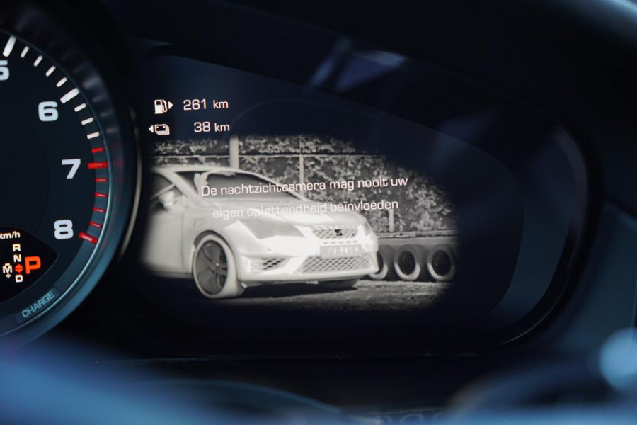 Porsche Cayenne 3.0 E-Hybrid / Pano / Massage / Trekhaak / Luchtvering / Rear Seat Entertainment