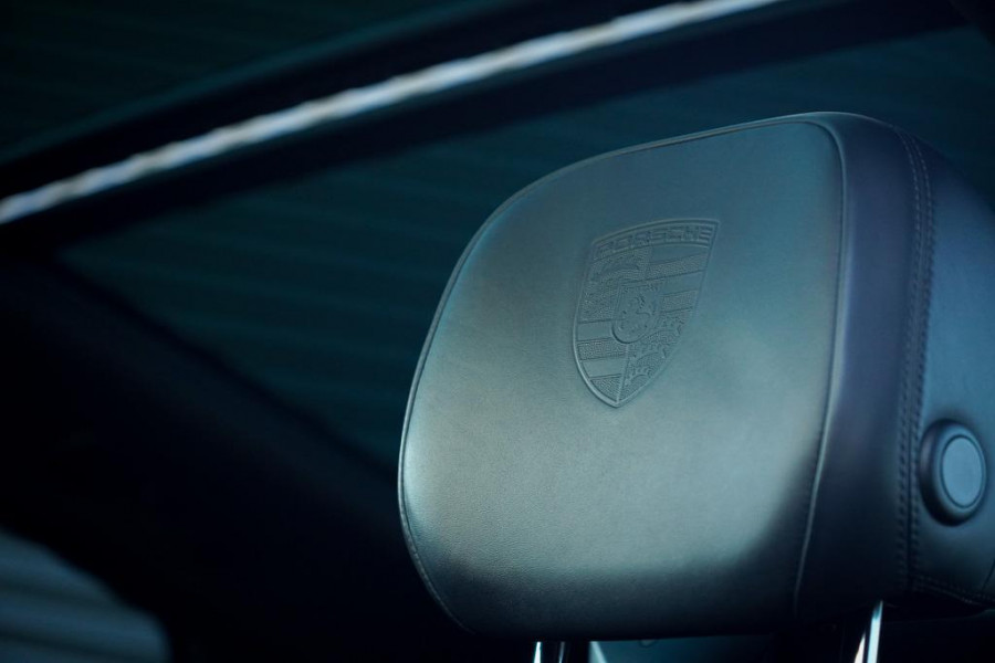 Porsche Cayenne 3.0 E-Hybrid / Pano / Massage / Trekhaak / Luchtvering / Rear Seat Entertainment