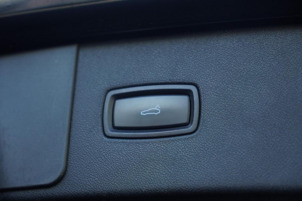 Porsche Cayenne 3.0 E-Hybrid / Pano / Massage / Trekhaak / Luchtvering / Rear Seat Entertainment