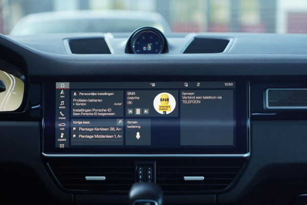 Porsche Cayenne 3.0 E-Hybrid / Pano / Massage / Trekhaak / Luchtvering / Rear Seat Entertainment