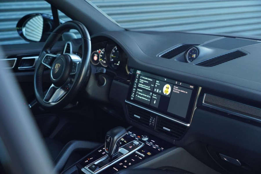 Porsche Cayenne 3.0 E-Hybrid / Pano / Massage / Trekhaak / Luchtvering / Rear Seat Entertainment