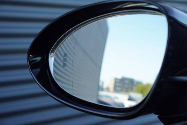 Porsche Cayenne 3.0 E-Hybrid / Pano / Massage / Trekhaak / Luchtvering / Rear Seat Entertainment