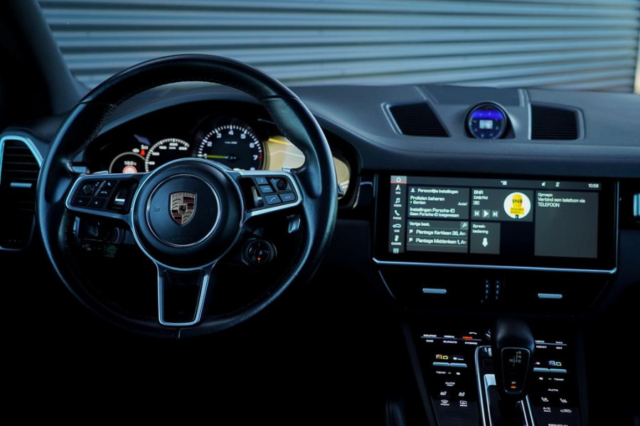 Porsche Cayenne 3.0 E-Hybrid / Pano / Massage / Trekhaak / Luchtvering / Rear Seat Entertainment