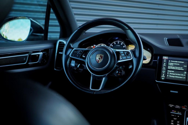 Porsche Cayenne 3.0 E-Hybrid / Pano / Massage / Trekhaak / Luchtvering / Rear Seat Entertainment