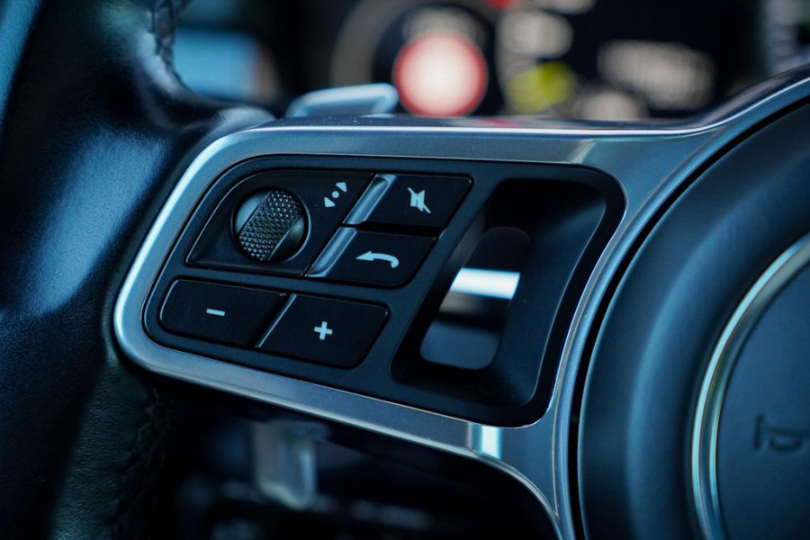 Porsche Cayenne 3.0 E-Hybrid / Pano / Massage / Trekhaak / Luchtvering / Rear Seat Entertainment