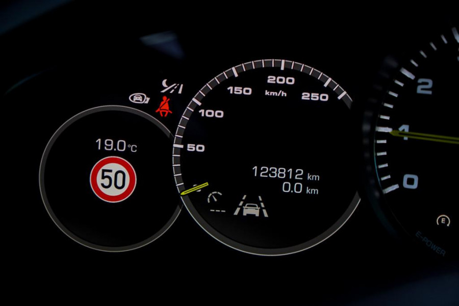 Porsche Cayenne 3.0 E-Hybrid / Pano / Massage / Trekhaak / Luchtvering / Rear Seat Entertainment